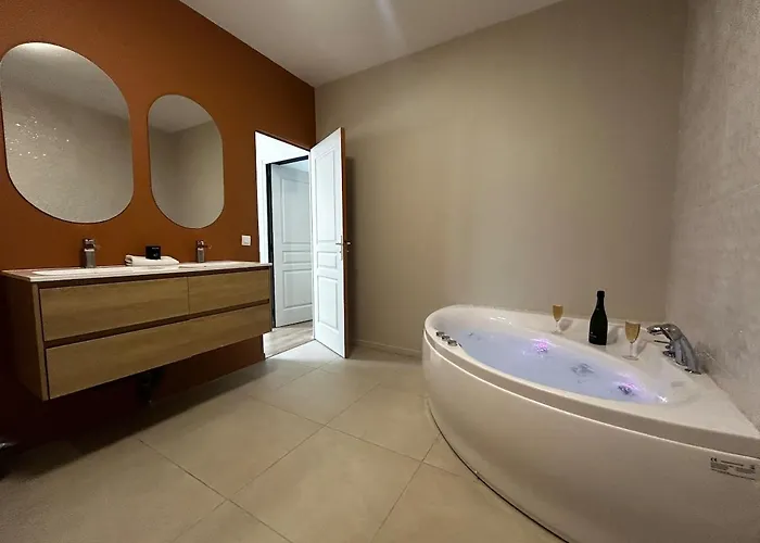 Daire E1 Reton Magnifique T3 Rdc Terrasse Et Jacuzzi *