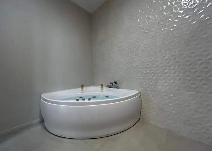 E1 Reton Magnifique T3 Rdc Terrasse Et Jacuzzi Apartment *